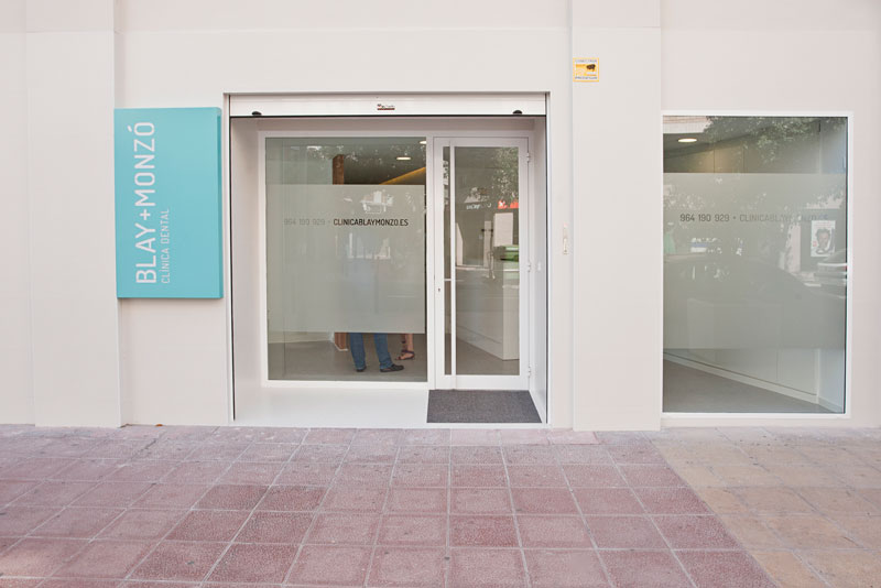 Fachada clínica dental en Castellón